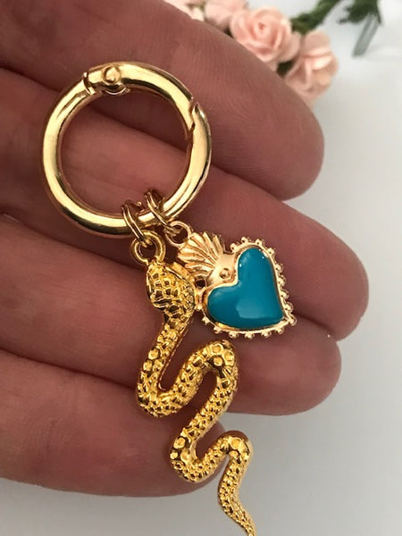 Charms serpent doré, charms pour sac coeur et serpent, cadeau pour femme charms coeur sacré, coeur bleu et serpent pendentifs,