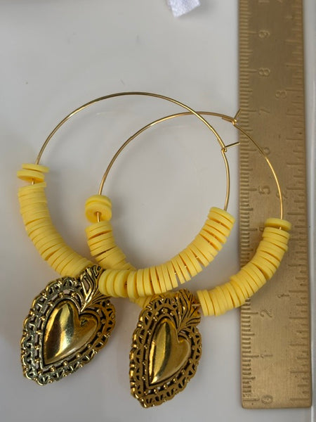 Boucles d'oreilles créoles ex voto, boucles d'oreilles religieuses, breloque coeur sacré, couleur "Citron" boucles pendentif coeur doré