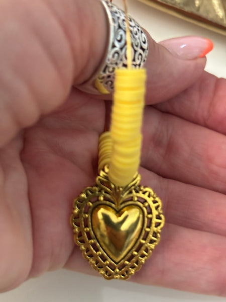 Boucles d'oreilles créoles ex voto, boucles d'oreilles religieuses, breloque coeur sacré, couleur "Citron" boucles pendentif coeur doré