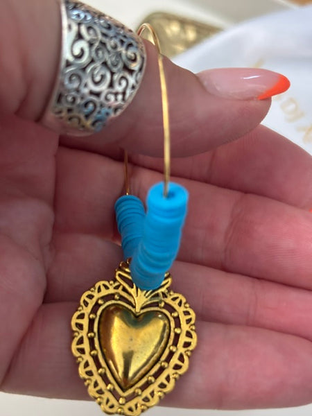 Boucles d'oreilles créoles ex voto, boucles d'oreilles religieuses, breloque coeur sacré,    couleur "curaçao"boucles pendentif coeur doré