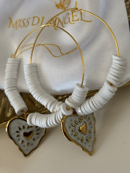 Boucles d'oreilles créoles ex voto,  boucles d'oreilles religieuses, breloque médaille coeur sacré cérémonie, boucles d'oreilles coeur blanc