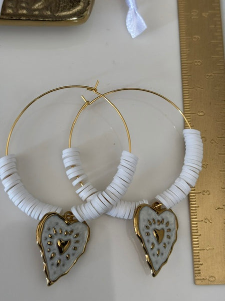 Boucles d'oreilles créoles ex voto,  boucles d'oreilles religieuses, breloque médaille coeur sacré cérémonie, boucles d'oreilles coeur blanc