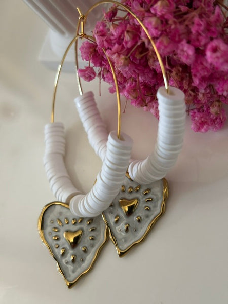 Boucles d'oreilles créoles ex voto,  boucles d'oreilles religieuses, breloque médaille coeur sacré cérémonie, boucles d'oreilles coeur blanc