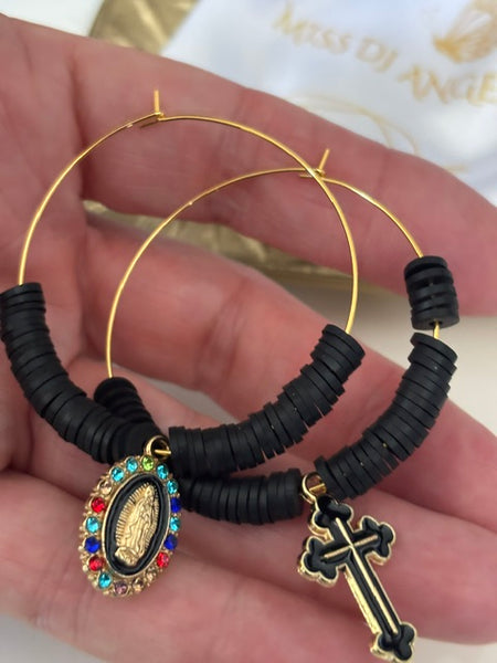 Boucles d'oreille ex voto, boucle d'oreille créoles anneaux croix et médaille religieuse, créoles ex voto croix noir vierge strass