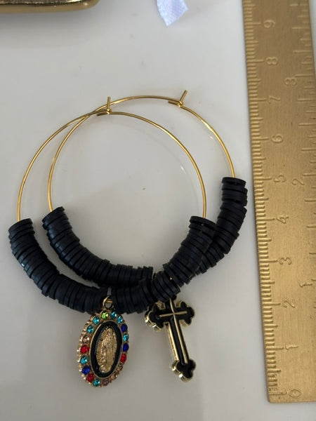 Boucles d'oreille ex voto, boucle d'oreille créoles anneaux croix et médaille religieuse, créoles ex voto croix noir vierge strass