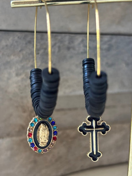 Boucles d'oreille ex voto, boucle d'oreille créoles anneaux croix et médaille religieuse, créoles ex voto croix noir vierge strass