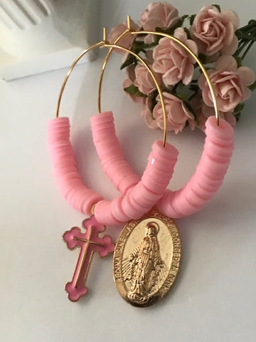 Boucles d'oreille ex voto, boucle d'oreille créoles anneaux croix et médaille religieuse, créoles ex voto croix rose vierge dorée