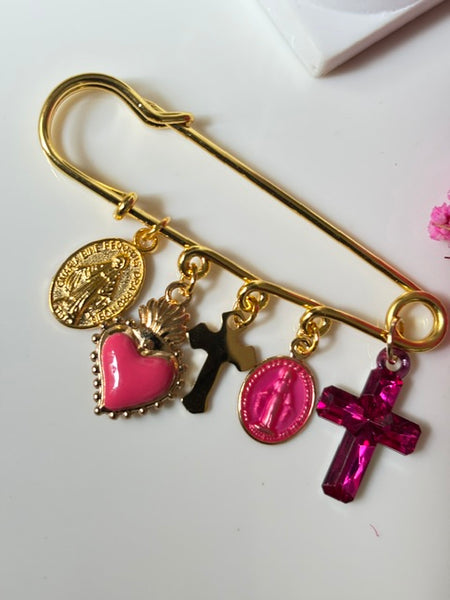 Broche ex voto, broche croix médaille religieuse, cadeau pour maman croix, cadeau pour femme croix, breloque croix fuchsia