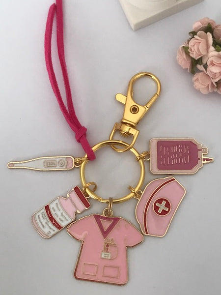 Un accessoire tendance le porte-clés élégant thème infirmière, breloques roses et doré, cadeau pour femme infirmière, sage-femme, médecin