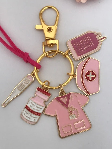 Un accessoire tendance le porte-clés élégant thème infirmière, breloques roses et doré, cadeau pour femme infirmière, sage-femme, médecin