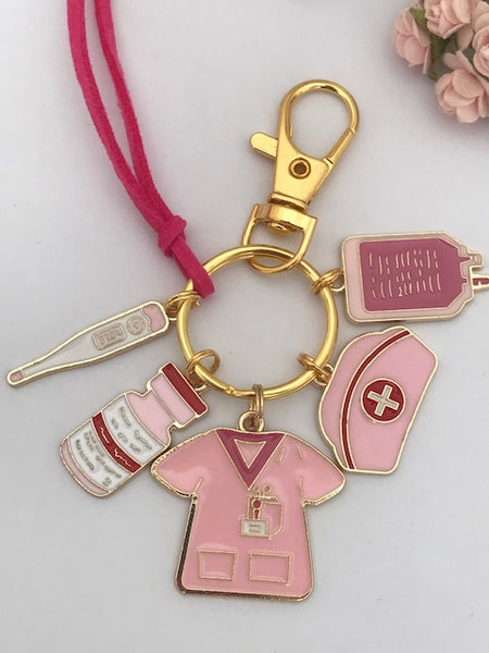 Un accessoire tendance le porte-clés élégant thème infirmière, breloques roses et doré, cadeau pour femme infirmière, sage-femme, médecin