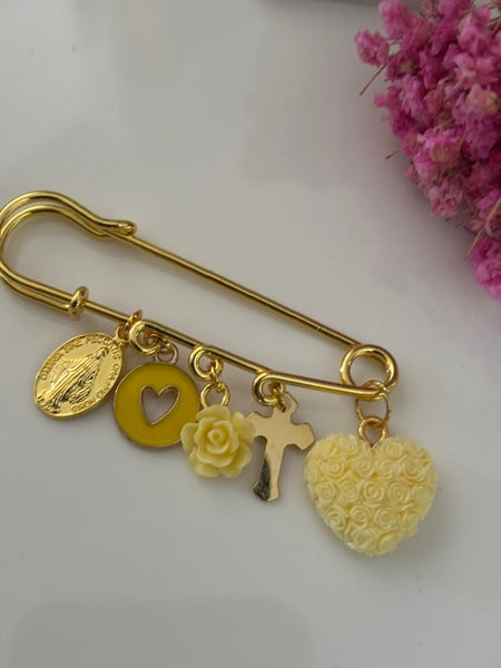 Broche ex voto, broche médaille religieuse, broche épingle porte bonheur, croix et vierge miraculeuse fait main avec amour.