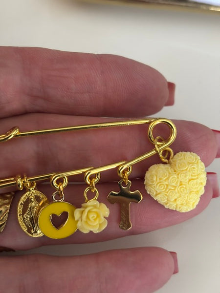 Broche ex voto, broche médaille religieuse, broche épingle porte bonheur, croix et vierge miraculeuse fait main avec amour.
