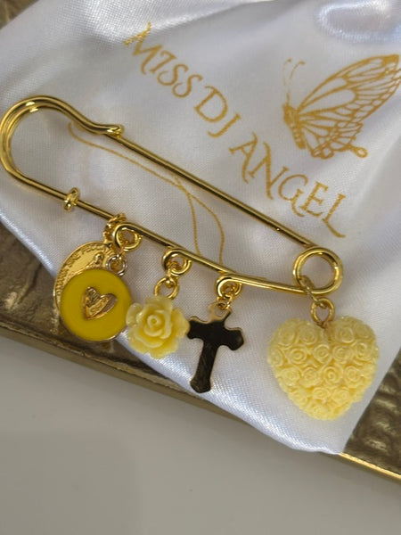 Broche ex voto, broche médaille religieuse, broche épingle porte bonheur, croix et vierge miraculeuse fait main avec amour.